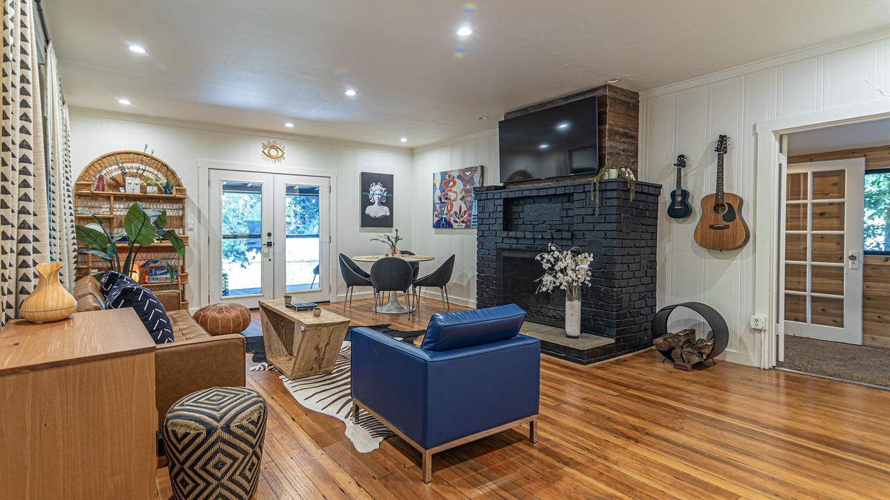 Photo of Livingroom in Guerneville