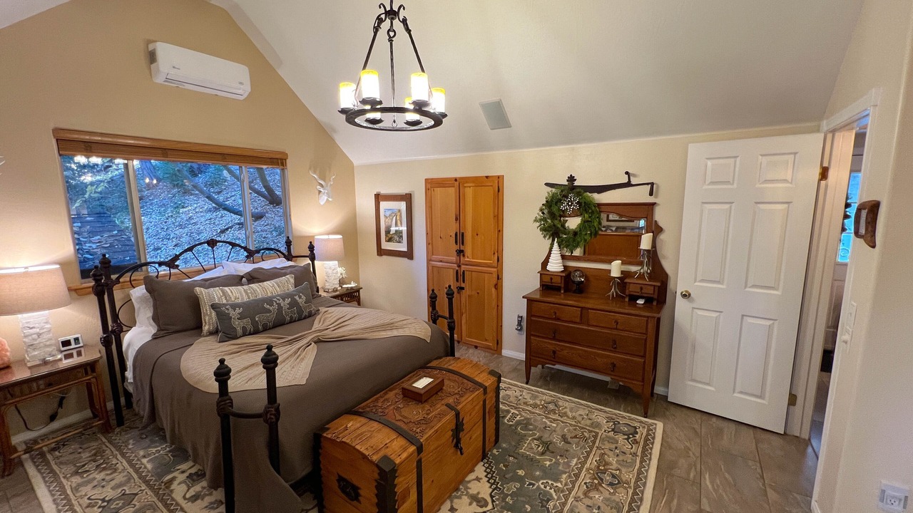 Photo of Bedroom in Lake Arrowhead
