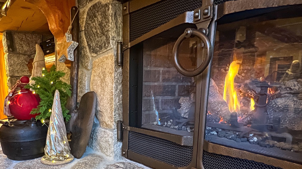 Photo of Livingroom in Lake Arrowhead