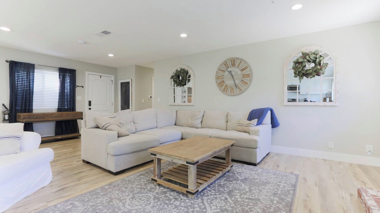 Photo of Livingroom in Thousand Oaks