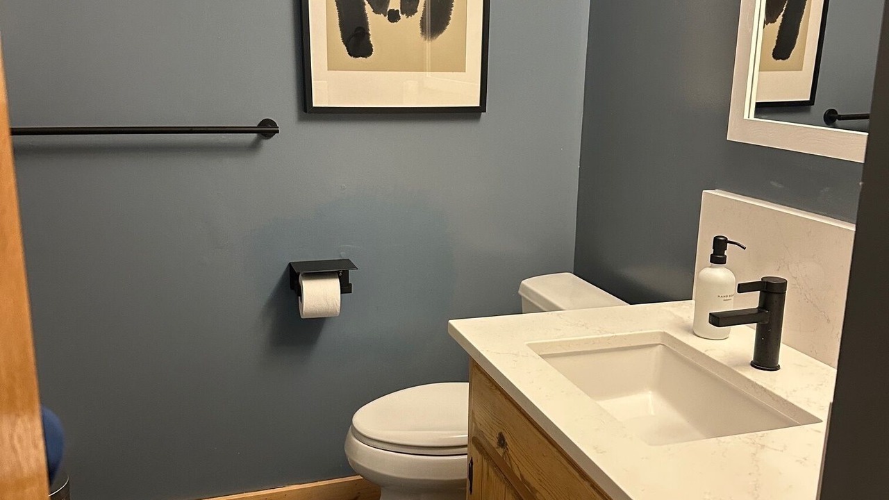 Photo of Bathroom in Weed