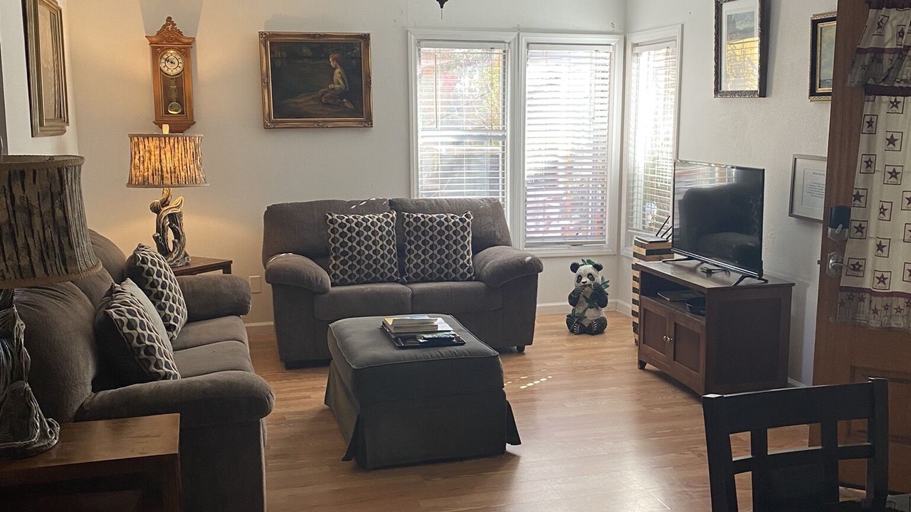 Photo of Livingroom in Golden Hill