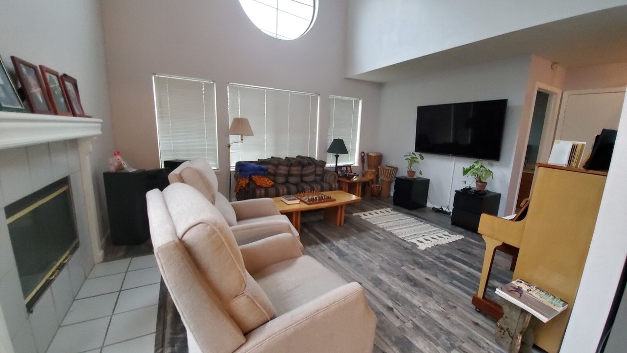 Photo of Livingroom in East Palo Alto