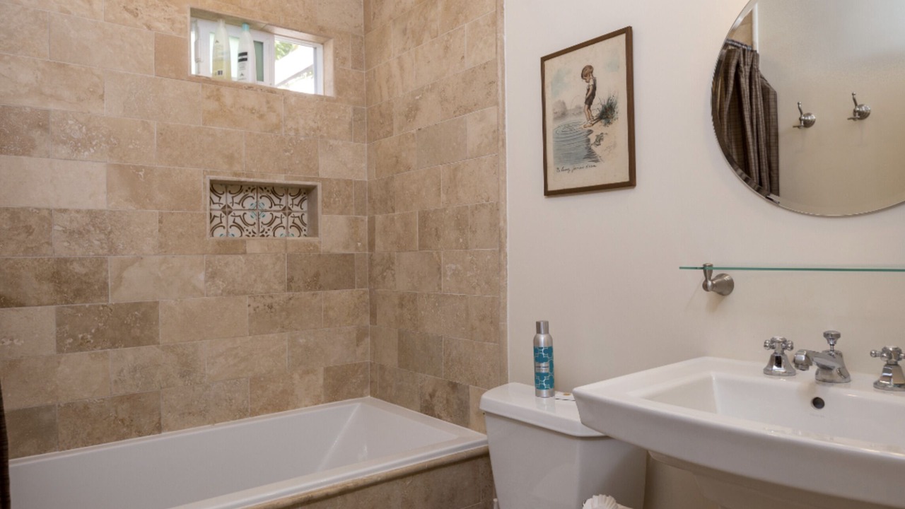 Photo of Bathroom in Oak Park