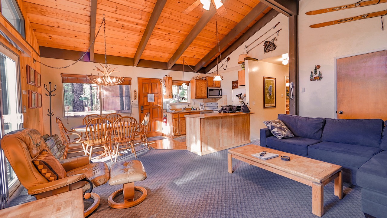 Photo of Livingroom in Country Club Estates