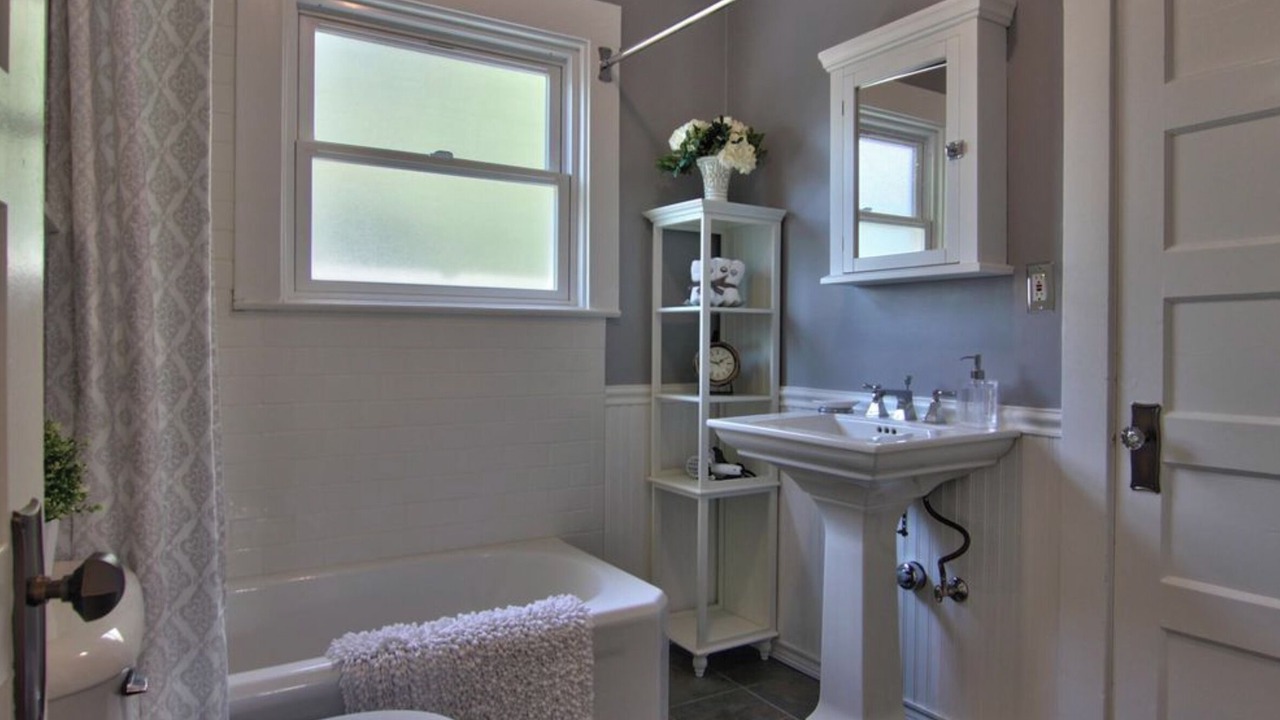 Photo of Bathroom in Central Sacramento