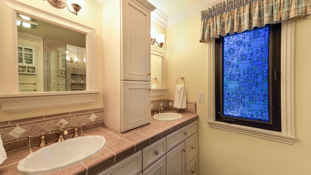 Photo of Bathroom in Avalon