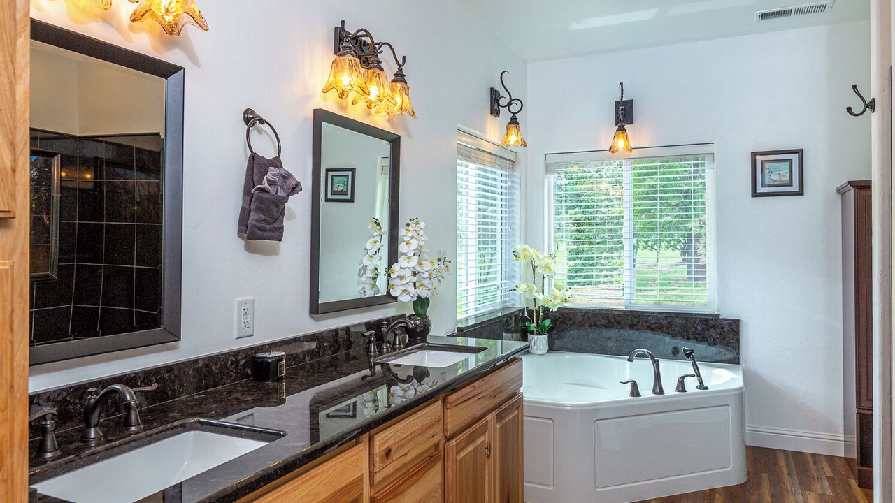 Photo of Bathroom in Mariposa