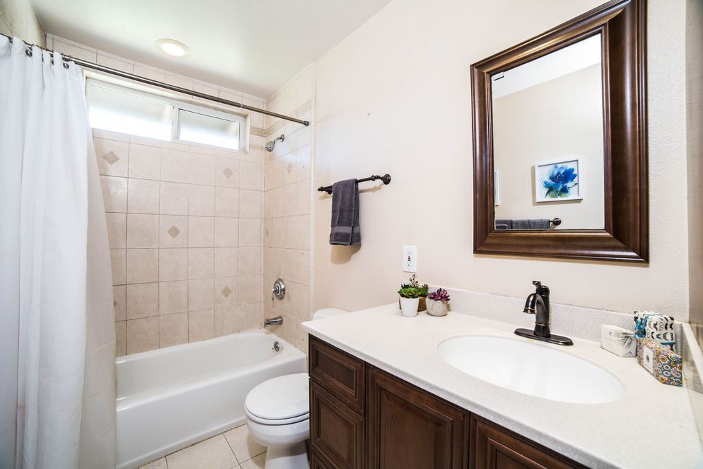 Photo of Bathroom in Thousand Oaks