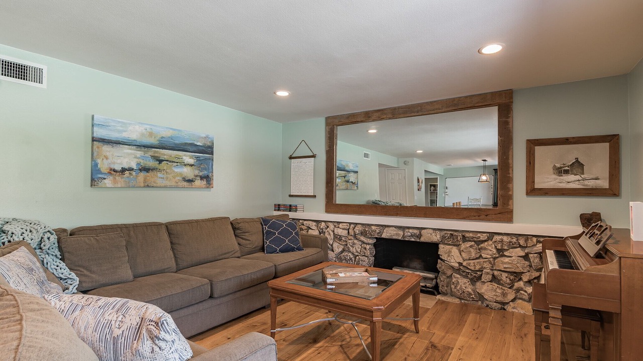 Photo of Livingroom in Thousand Oaks