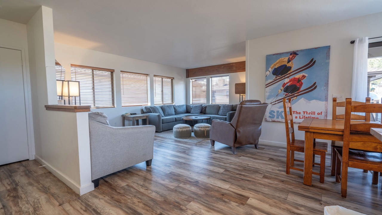 Photo of Livingroom in June Lake