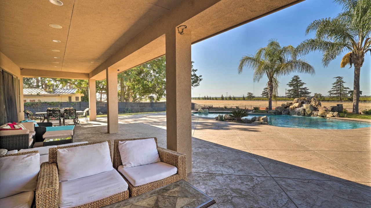 Photo of Patio Balcony in Hood