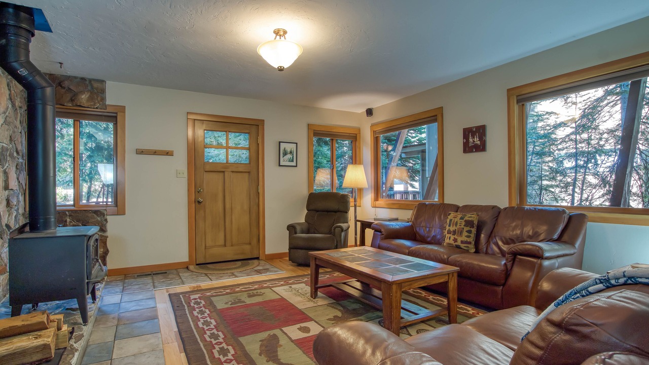 Photo of Livingroom in Donner Lake Woods