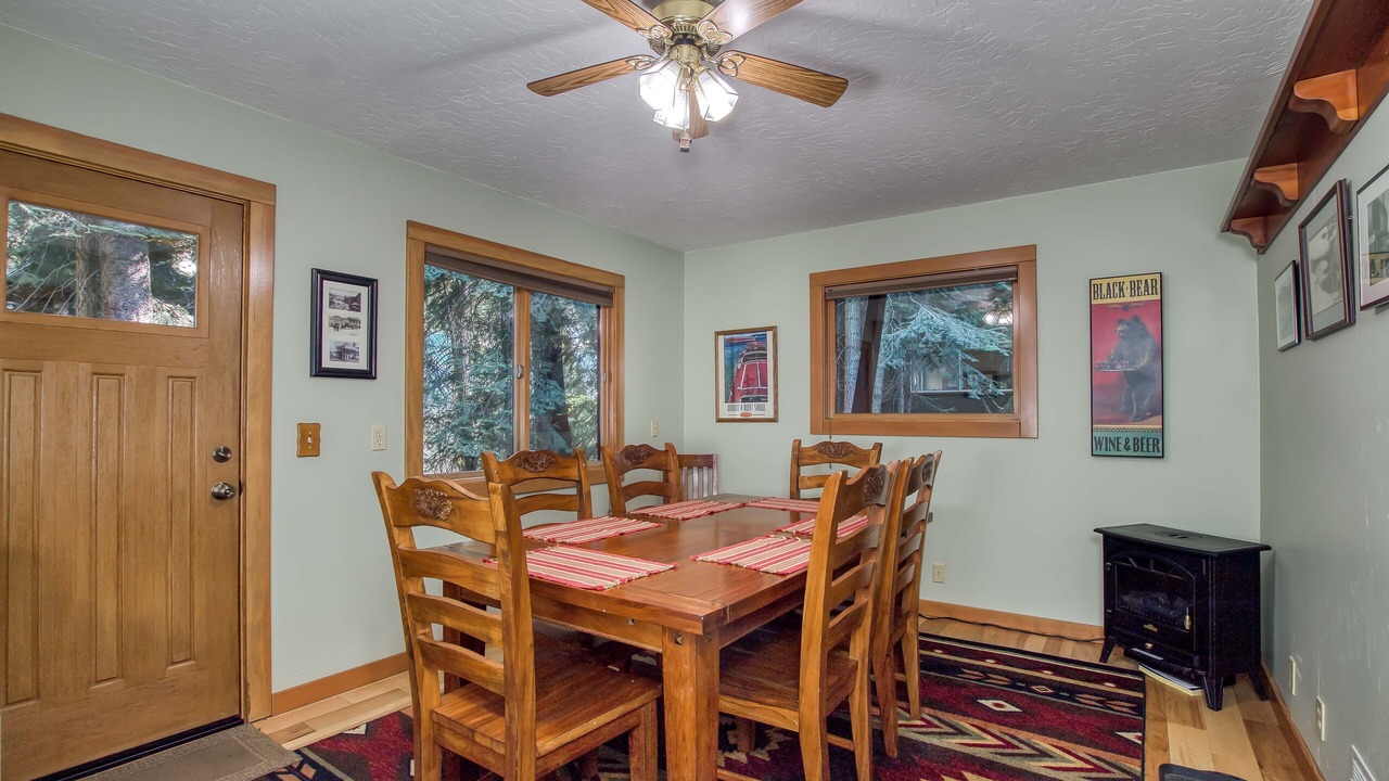 Photo of Livingroom in Donner Lake Woods
