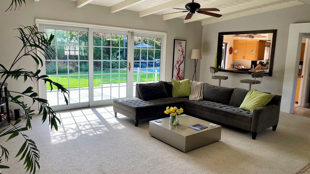 Photo of Livingroom in Woodland Hills