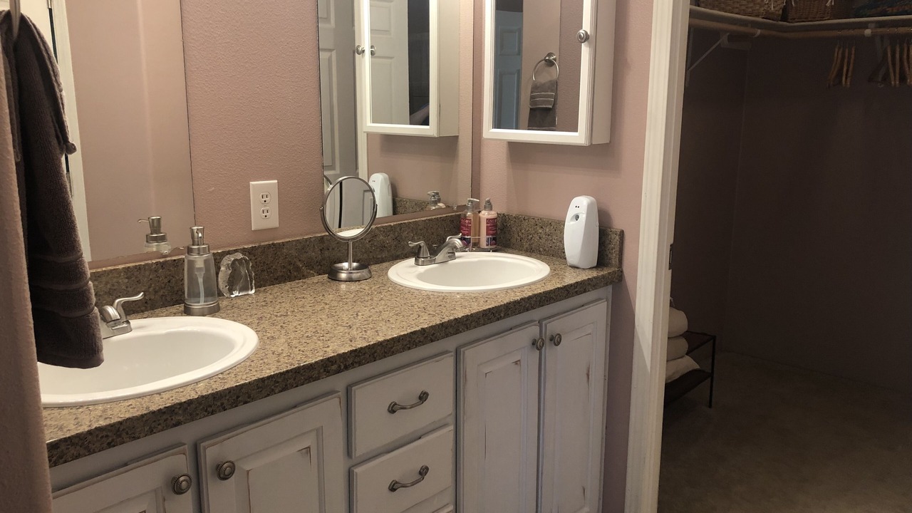 Photo of Bathroom in Red Bluff