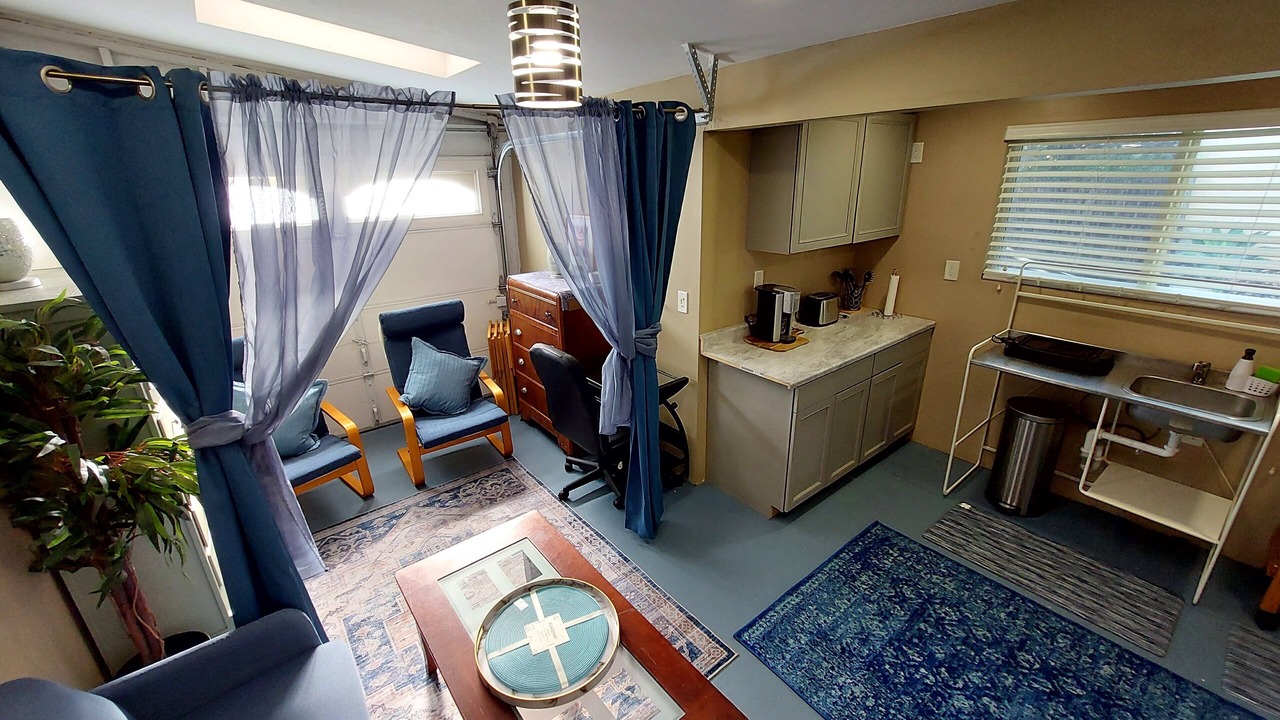 Photo of Bedroom in Mid City