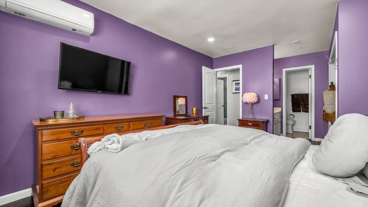 Photo of Bedroom in Fox Hills