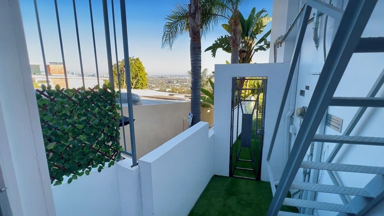 Photo of Others in Hollywood Hills West