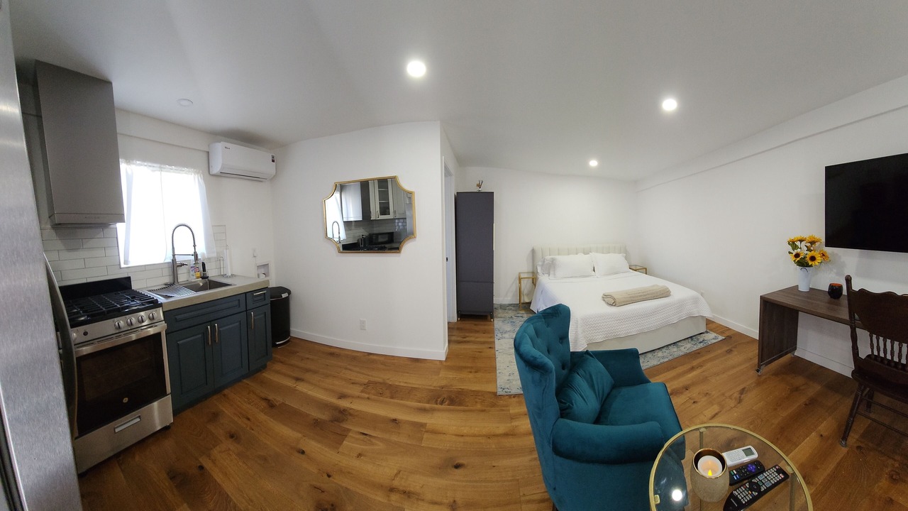 Photo of Bedroom in Pico - Robertson