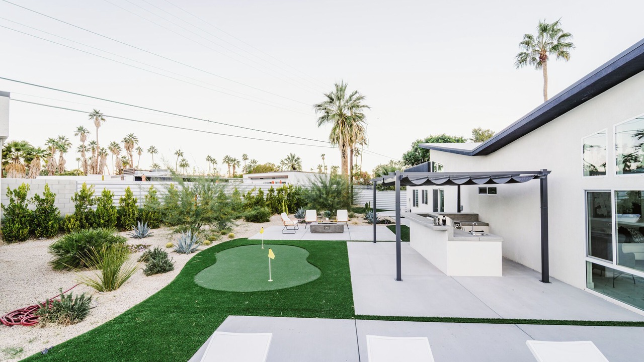 Photo of Outdoor in Racquet Club Estates