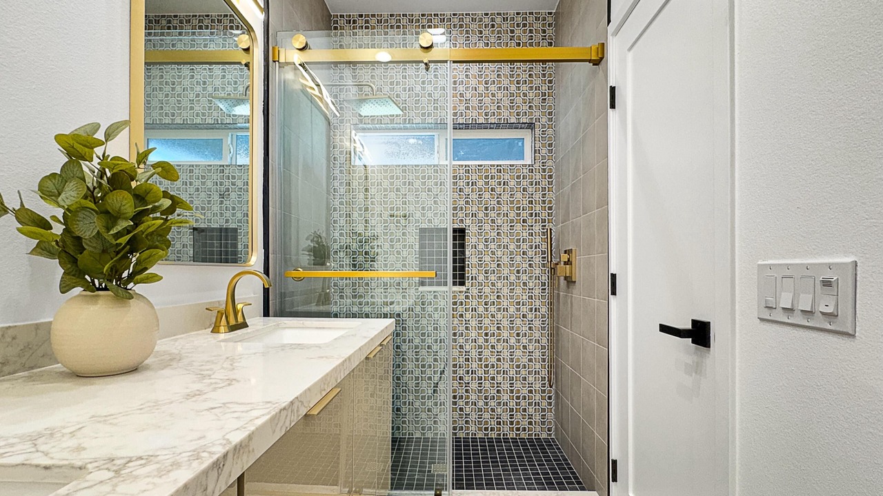 Photo of Bathroom in Racquet Club Estates
