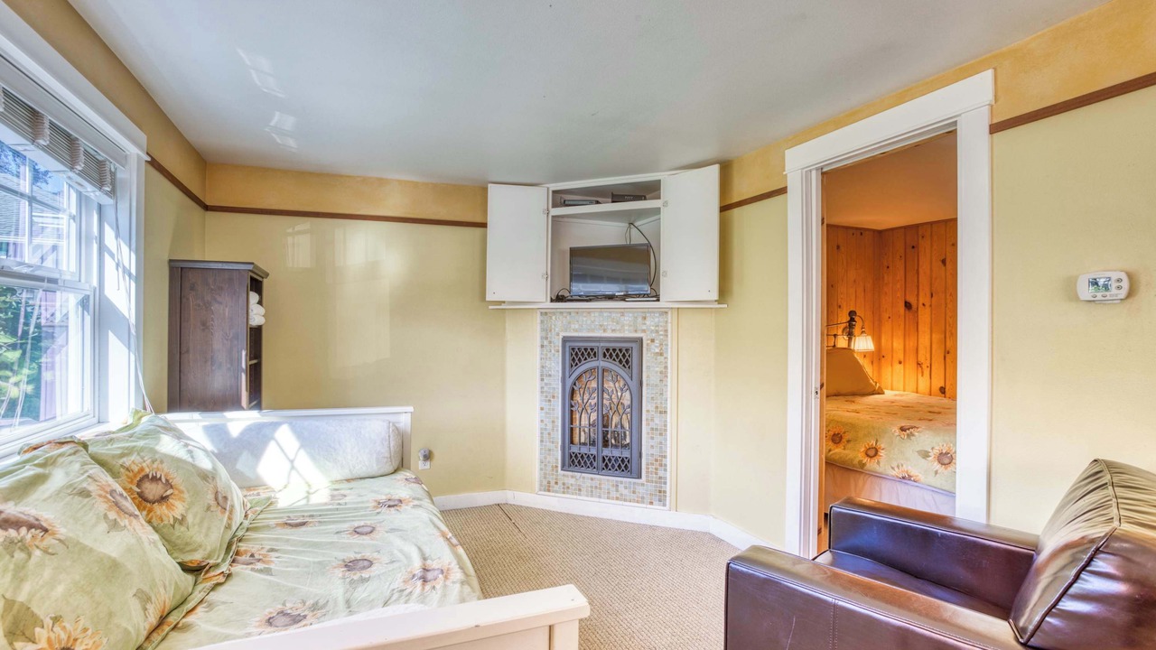 Photo of Bedroom in Downtown Cannon Beach