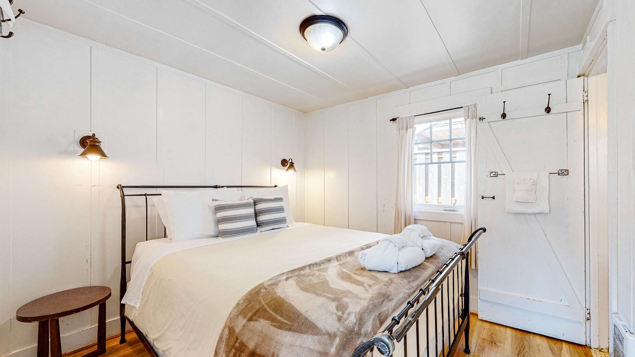 Photo of Bedroom in Downtown Cannon Beach