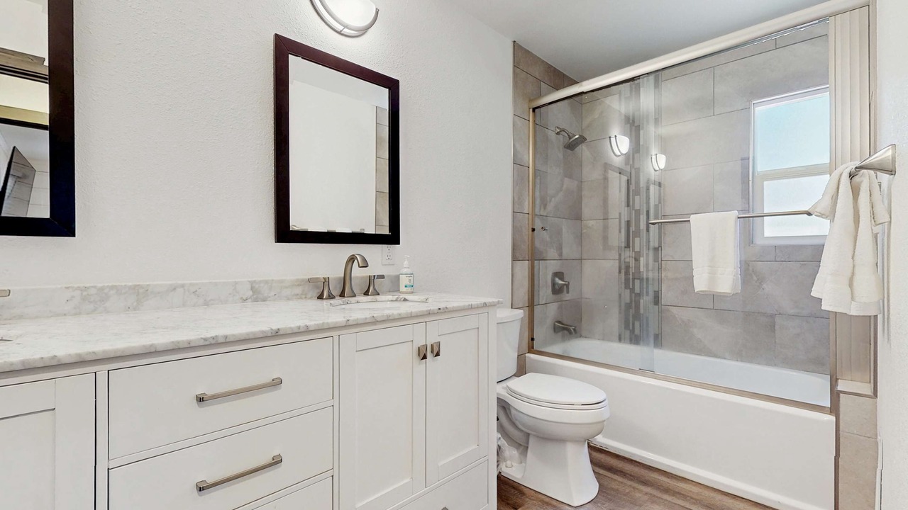 Photo of Bathroom in Lakeside Park