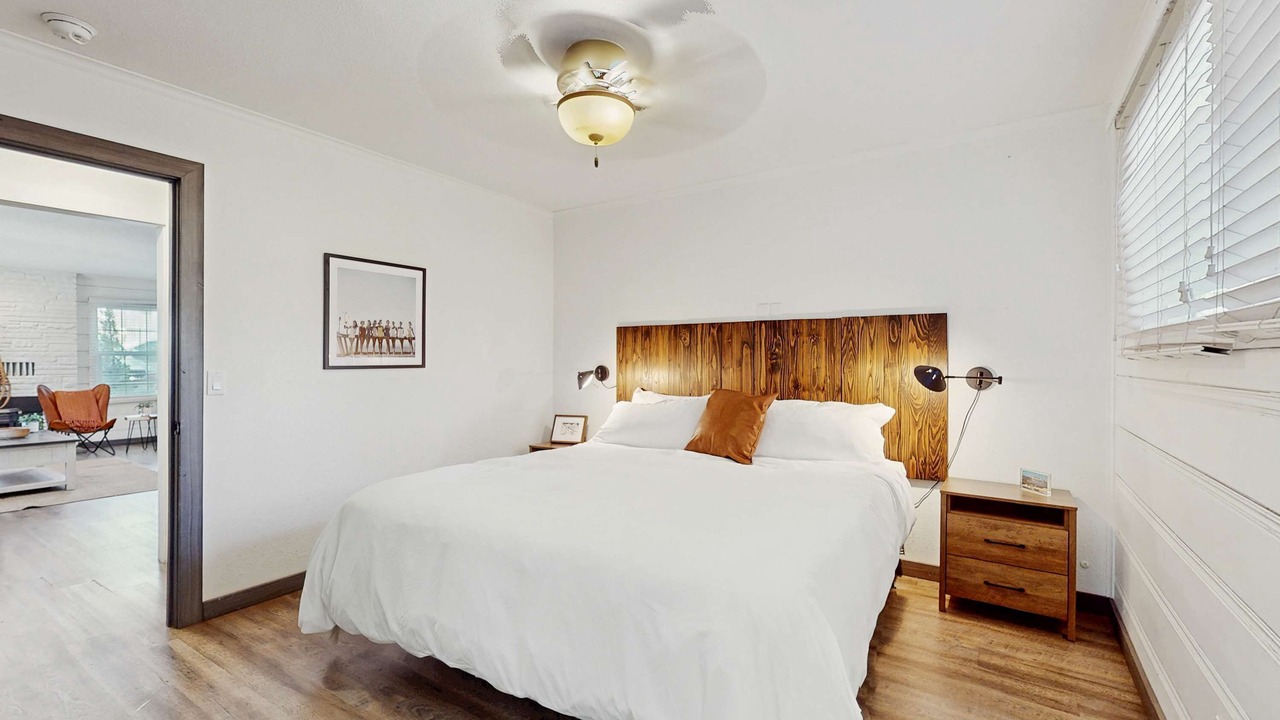 Photo of Bedroom in Lakeside Park