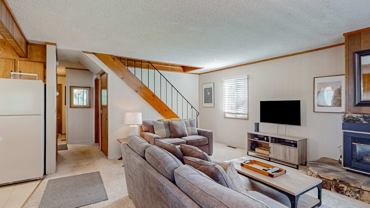 Photo of Livingroom in Tahoe Island