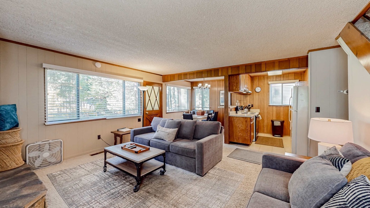 Photo of Livingroom in Tahoe Island