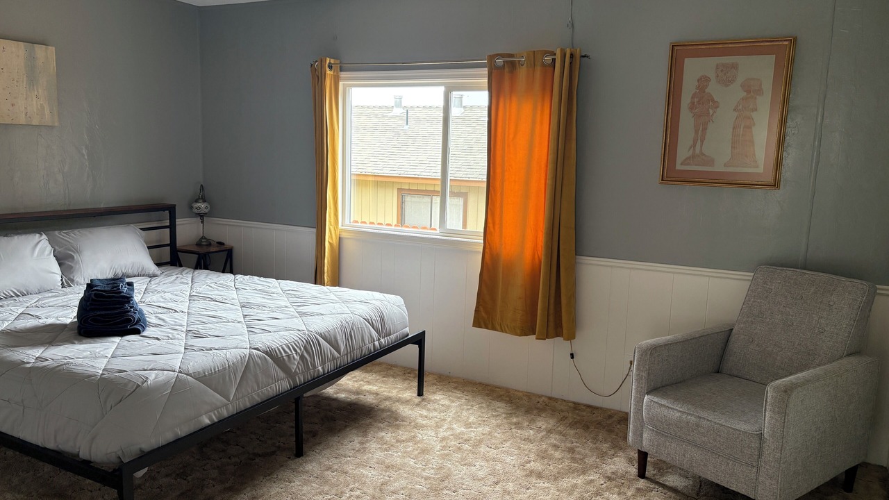 Photo of Bedroom in Humboldt Hill