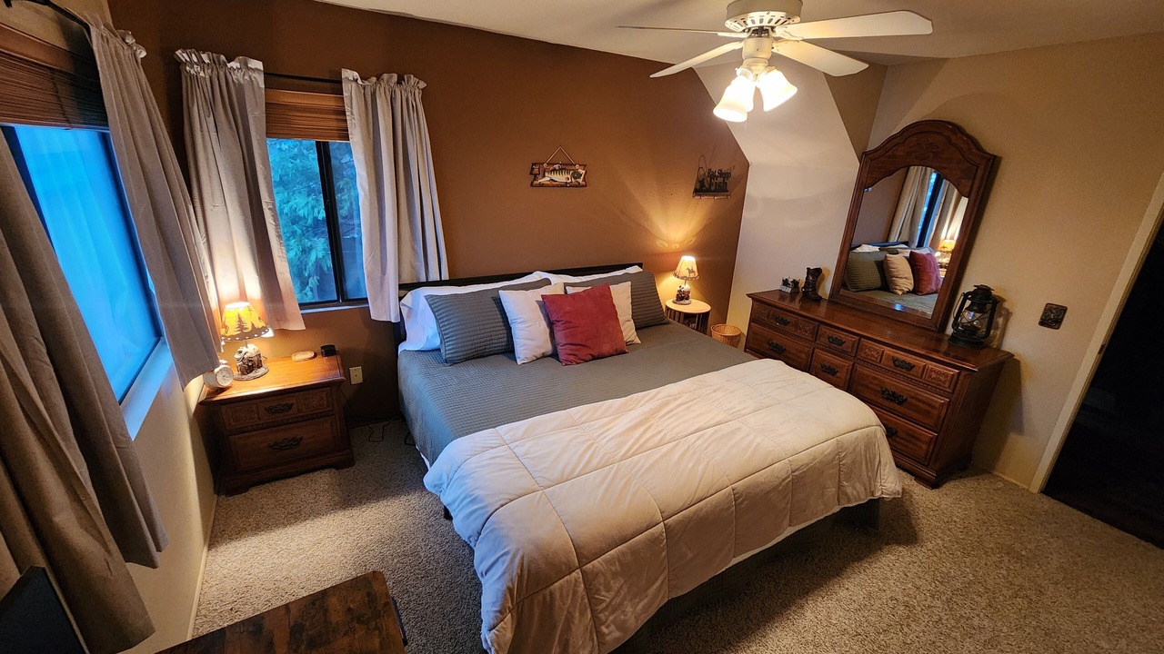 Photo of Bedroom in Crestline