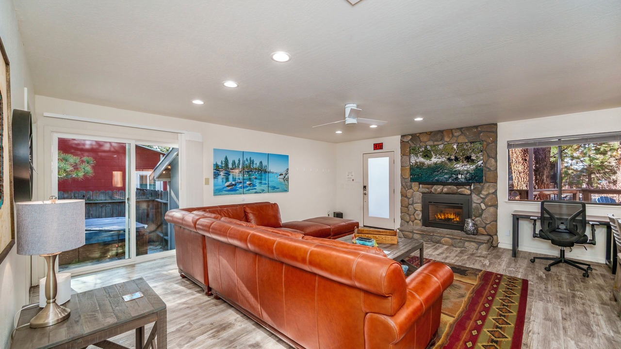 Photo of Livingroom in Lakeside Park
