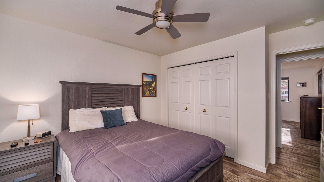 Photo of Bedroom in Lakeside Park