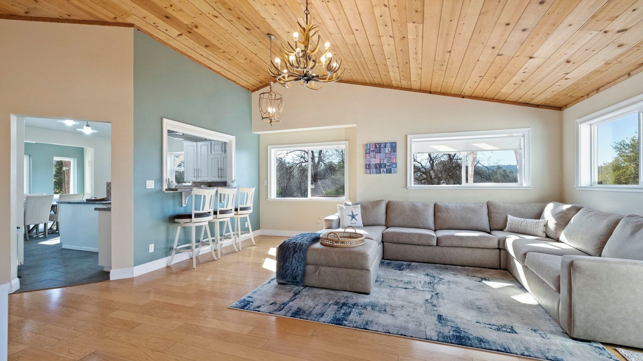 Photo of Livingroom in Groveland