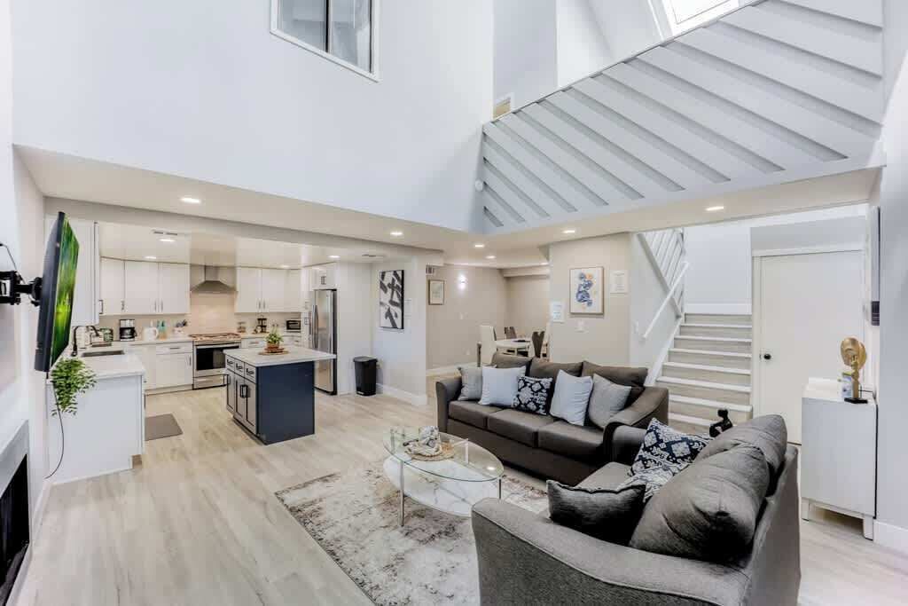 Photo of Livingroom in Menlo Park