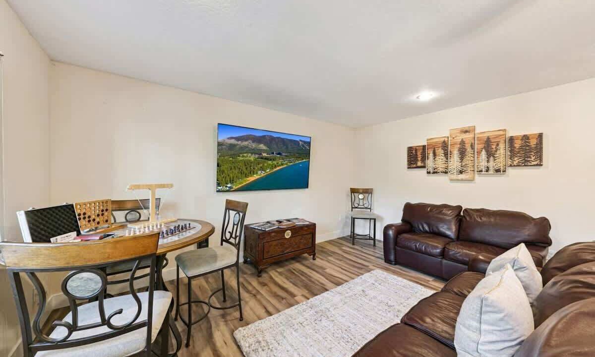 Photo of Livingroom in Tahoe Island