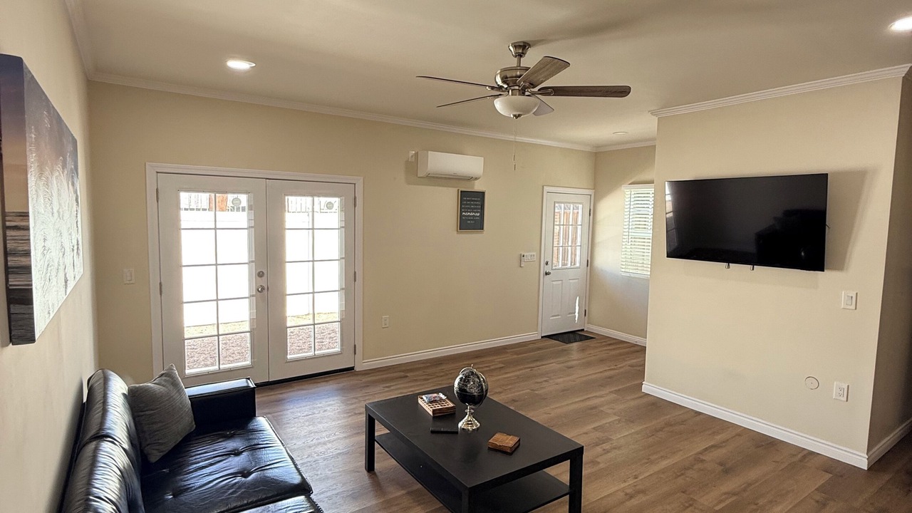 Photo of Livingroom in Mid City