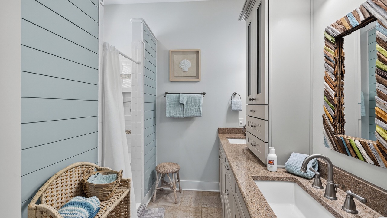 Photo of Bathroom in King City