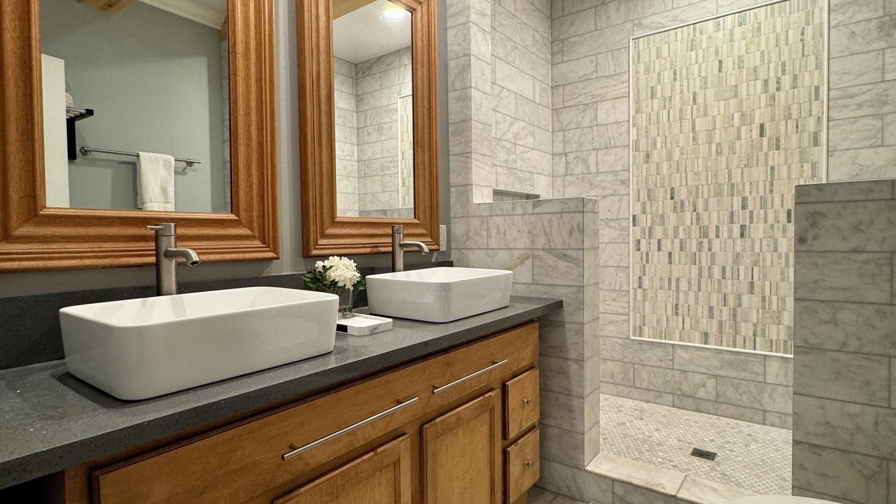 Photo of Bathroom in Corona