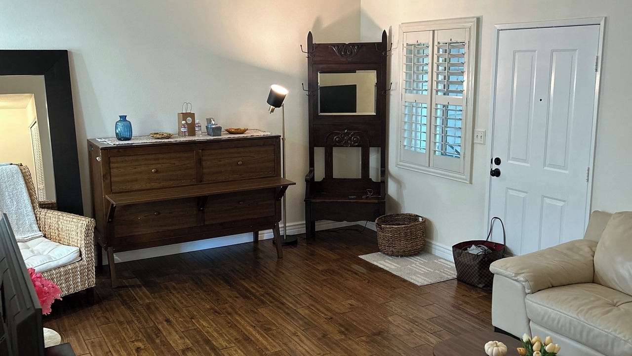 Photo of Livingroom in North Central