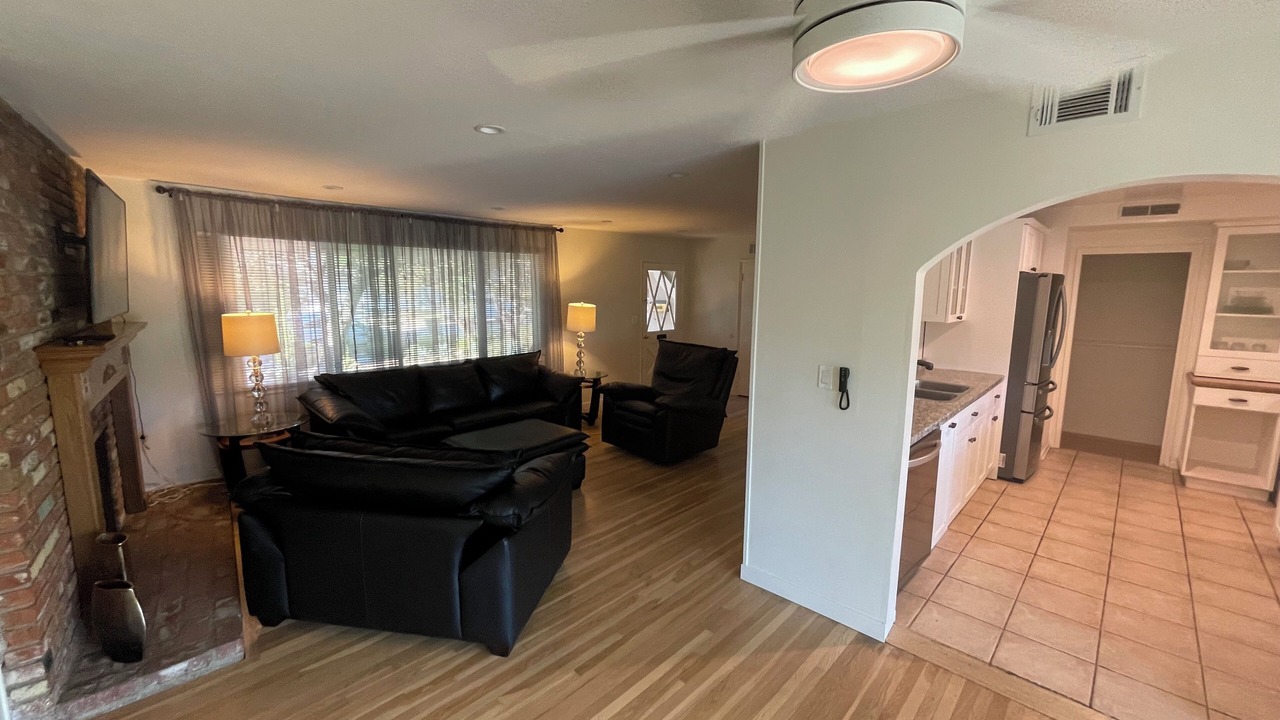 Photo of Livingroom in Granada Hills South