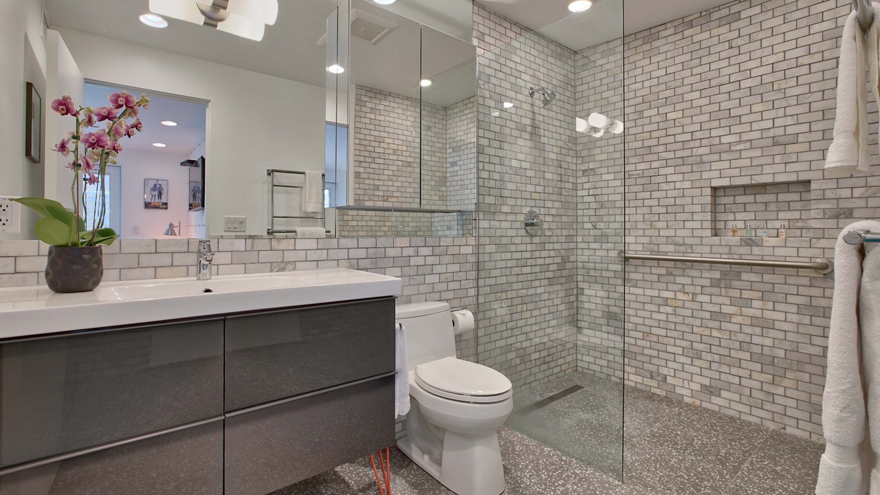 Photo of Bathroom in Racquet Club Estates