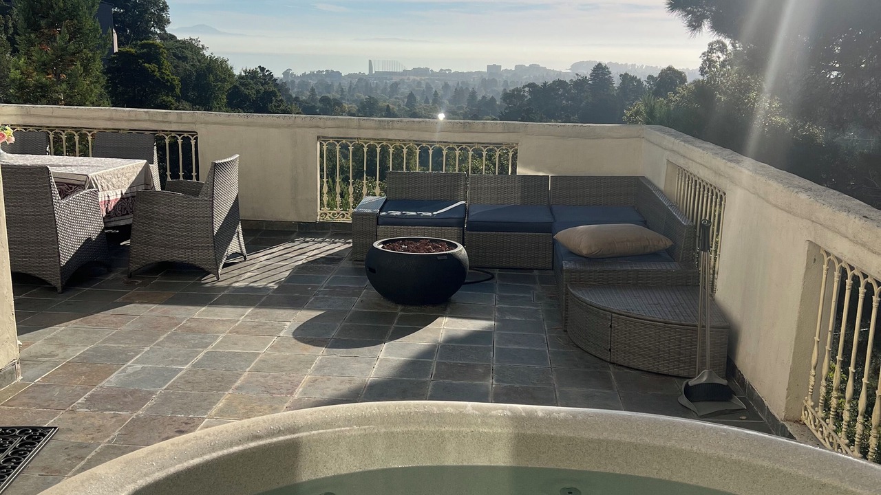 Photo of Outdoor in Burlingame Hills
