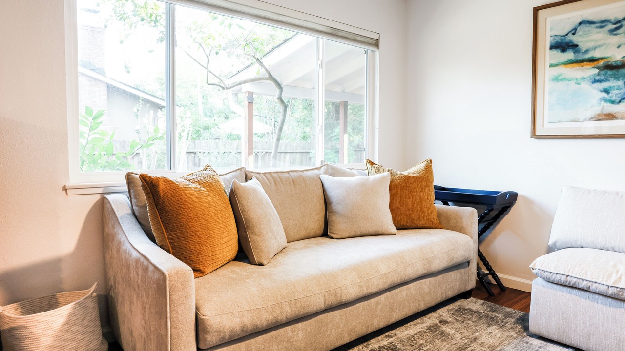 Photo of Livingroom in Central Davis