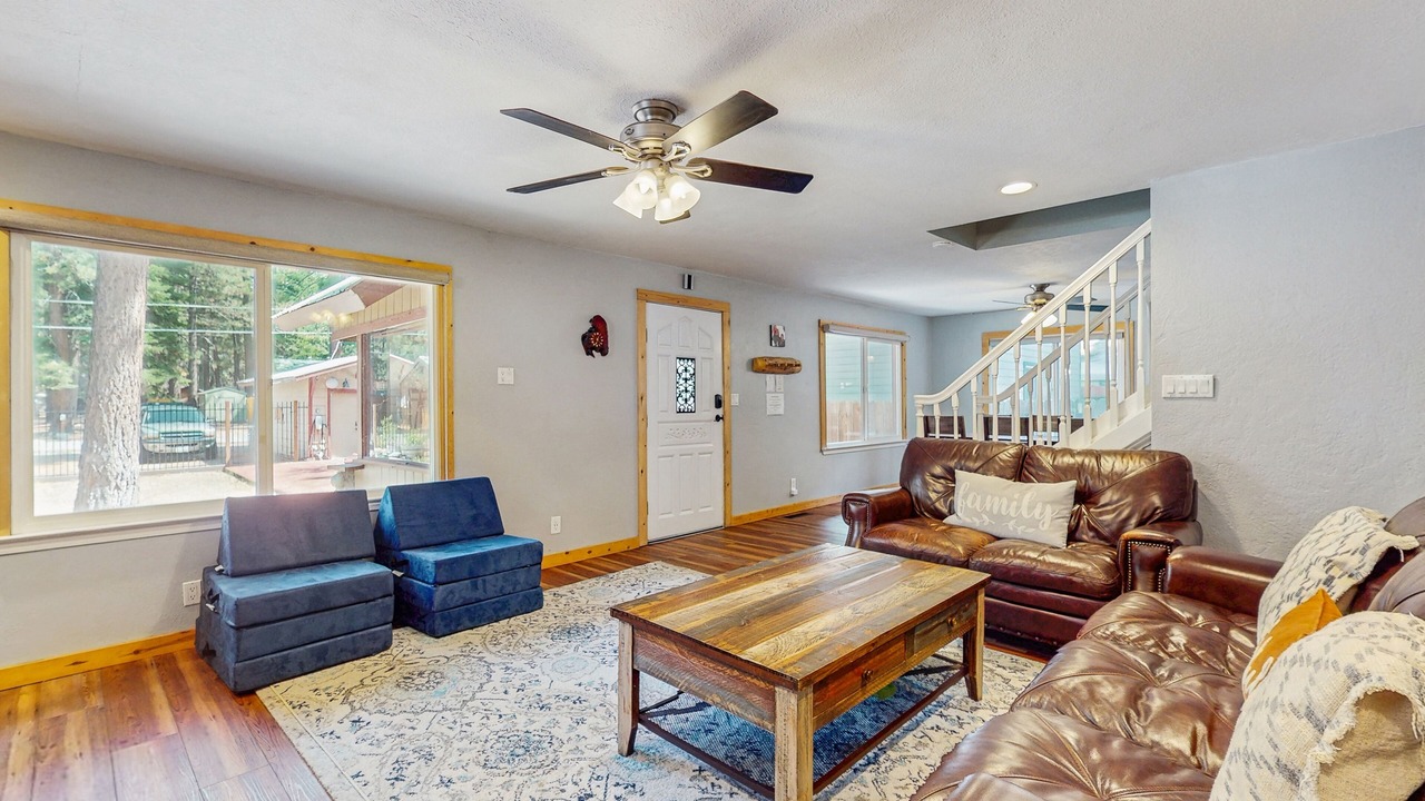 Photo of Livingroom in Tahoe Valley