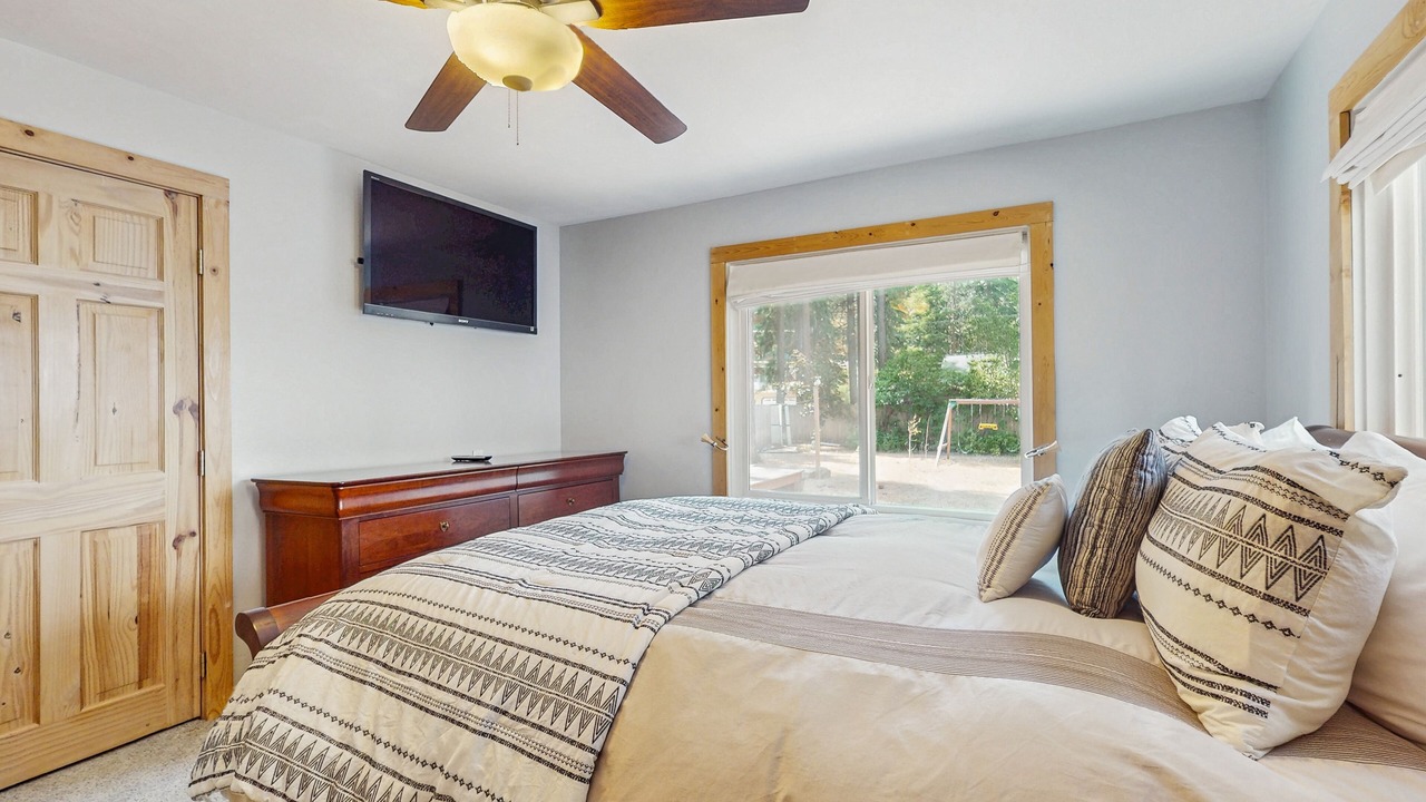 Photo of Bedroom in Tahoe Valley