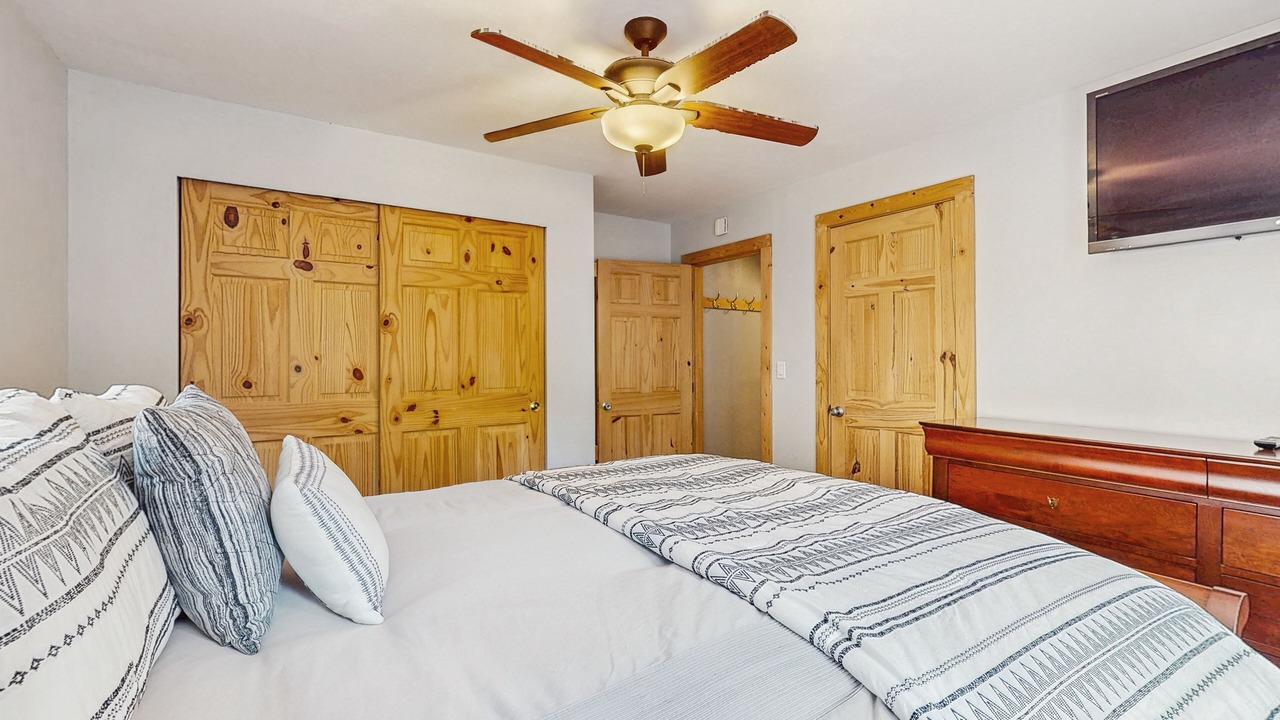 Photo of Bedroom in Tahoe Valley